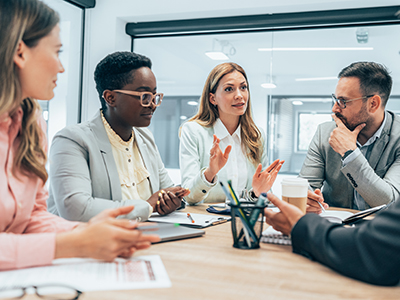 A sales manager is discussing ways to improve the performance of the sales team thanks to the metrics provided on the sales dashboard 